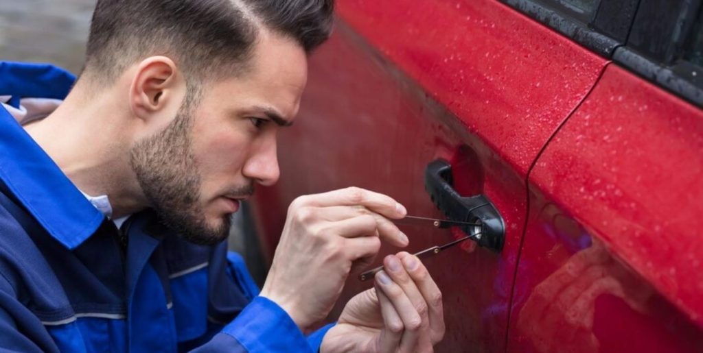 Why Drivers Should Consider duplicate car keys Before an Emergency